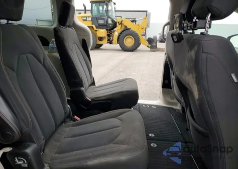 2018 Chrysler Pacifica Touring z USA, uszkodzony, nr VIN 2C4RC1DG6JR168096